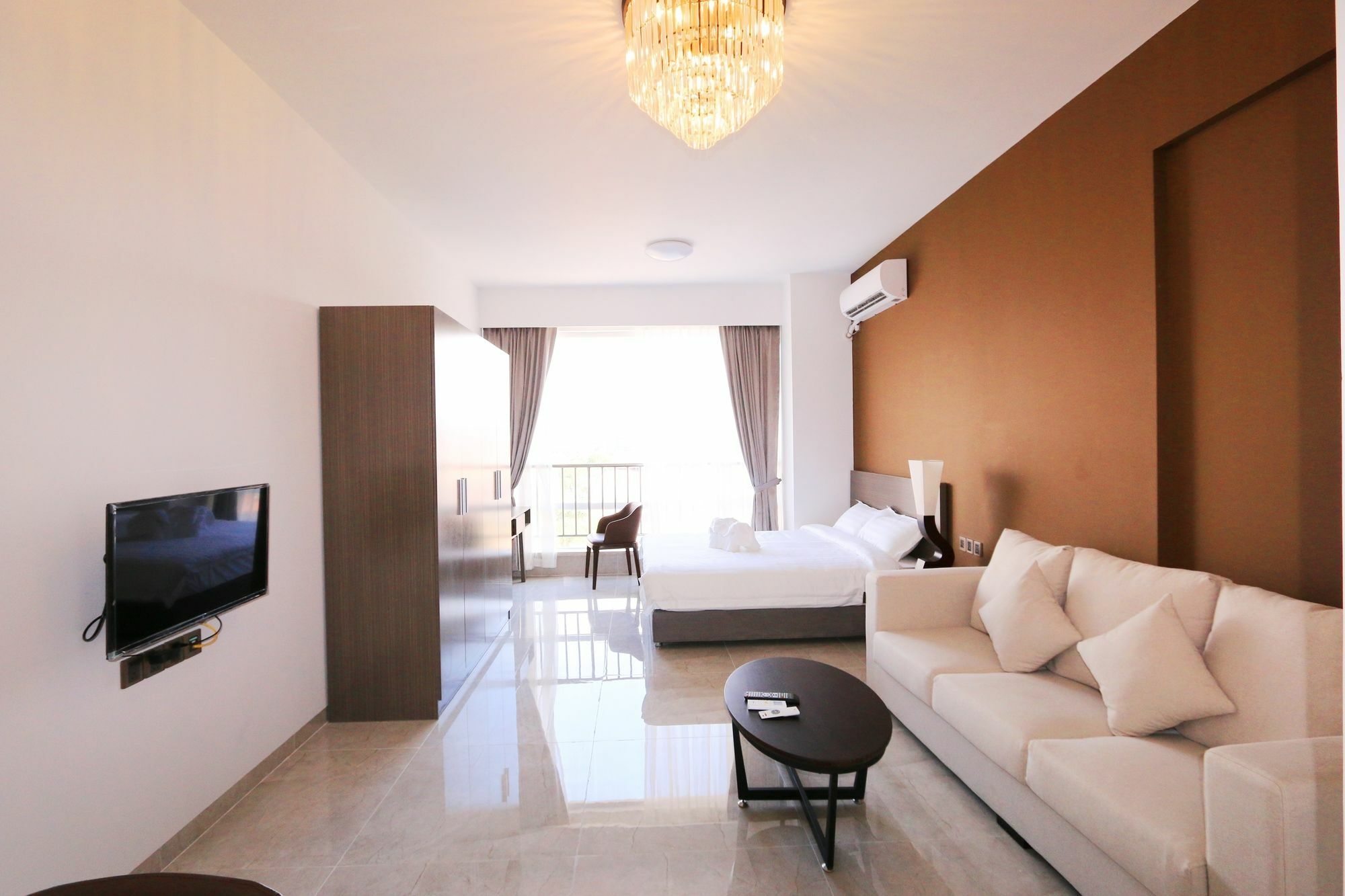 Eastland Hotel & Apartment Phnom Penh Exterior photo