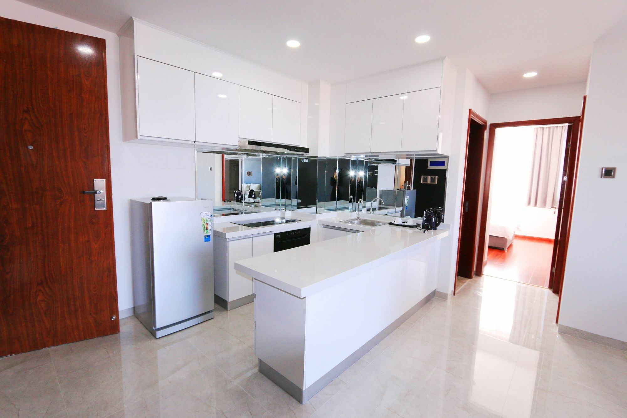 Eastland Hotel & Apartment Phnom Penh Exterior photo