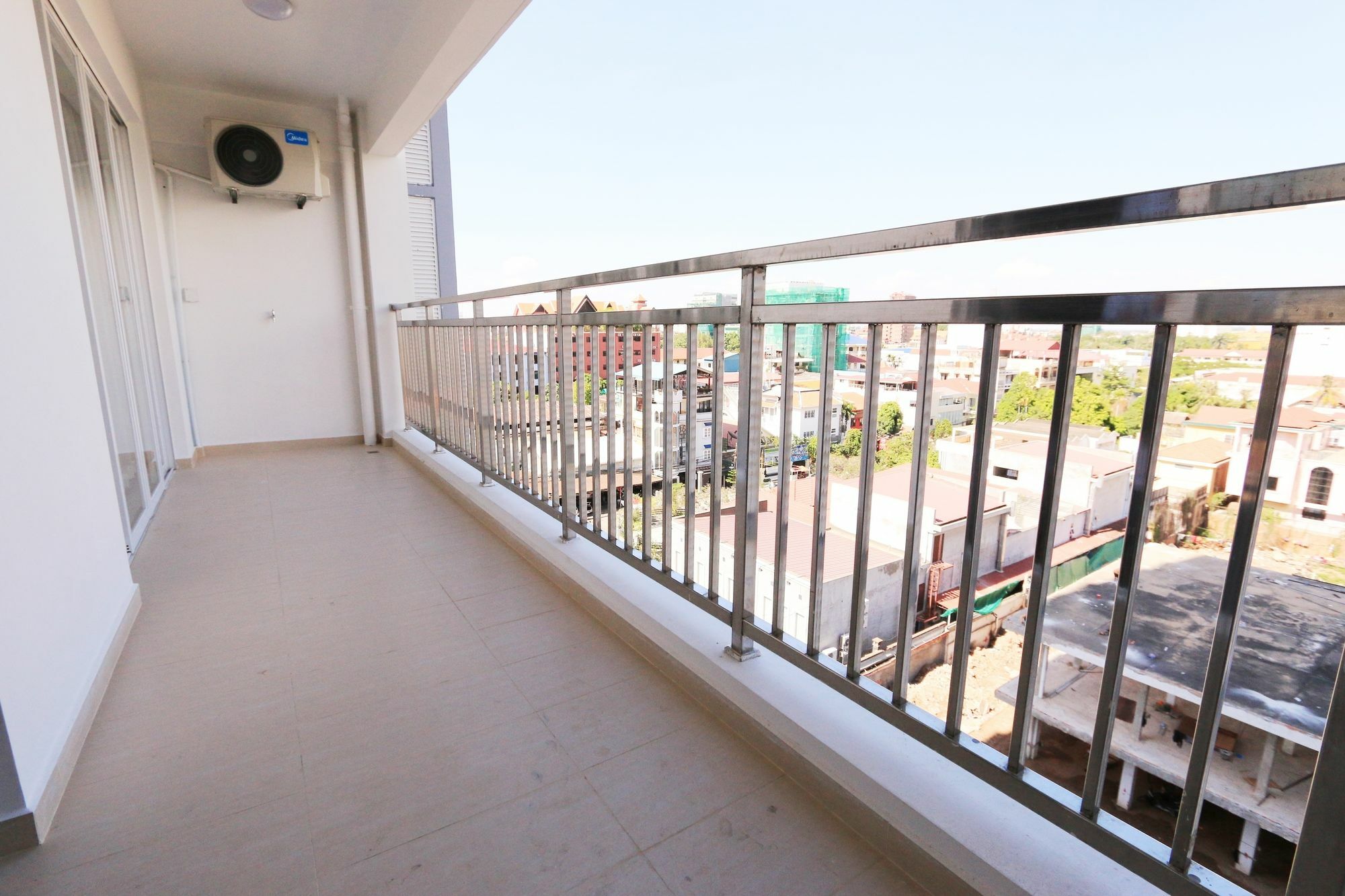 Eastland Hotel & Apartment Phnom Penh Exterior photo